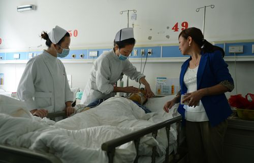 女医生搞笑治疗癌症 女医生患癌 女医生搞笑治疗癌症 女医生患癌